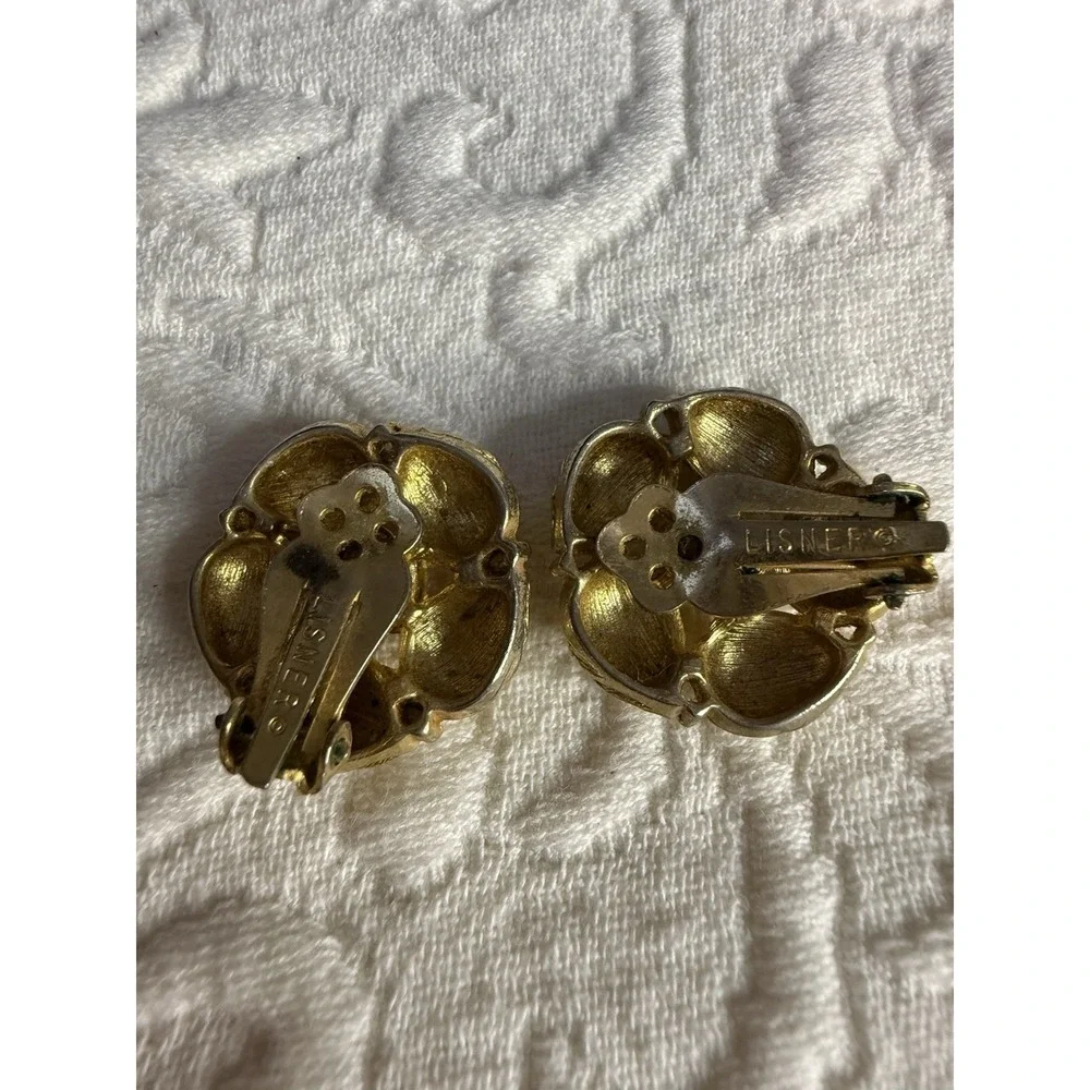 Vintage Lisner Gold Tone Clip On Earrings Signed Textured Mid Century - Picture 3 of 5